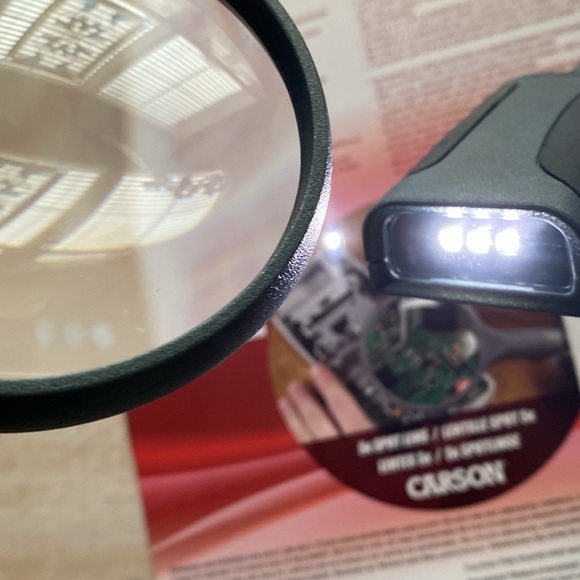 LED Lighted Flexible Neck Magnifier - Picture 9 of 10